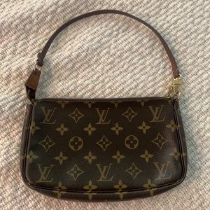 Louis Vuitton POCHETTE ACCESSOIRES in good vintage condition.